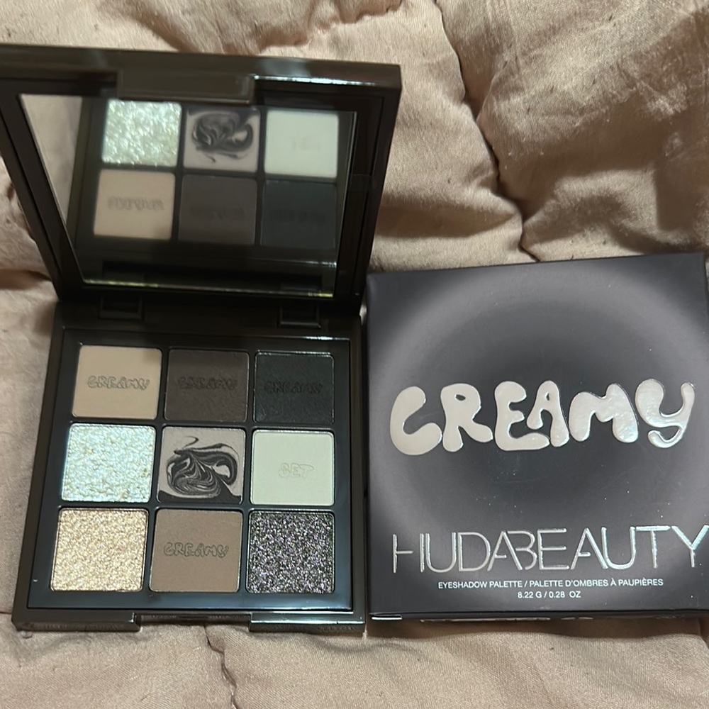 HUDA BEAUTY Creamy Eyeshadow Palette - Black, Gray, Cream, Silver